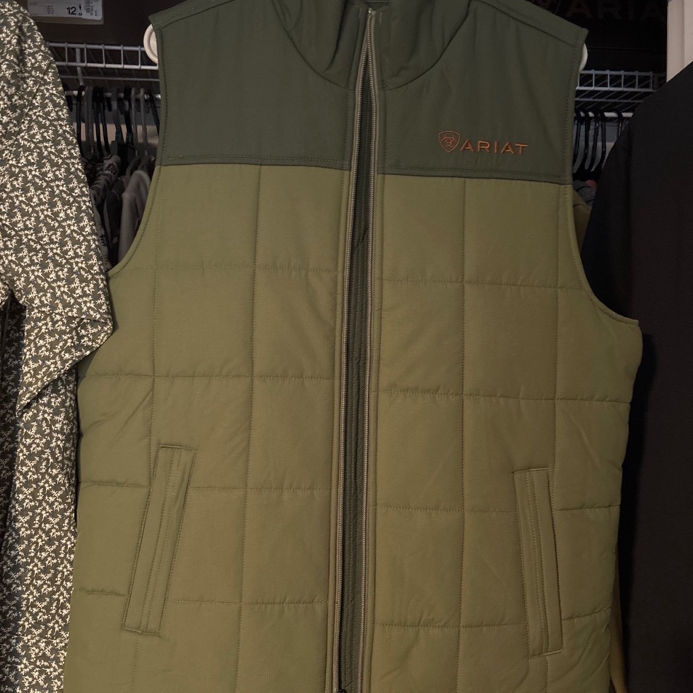 Ariat Men’s Crius Insulated Vest